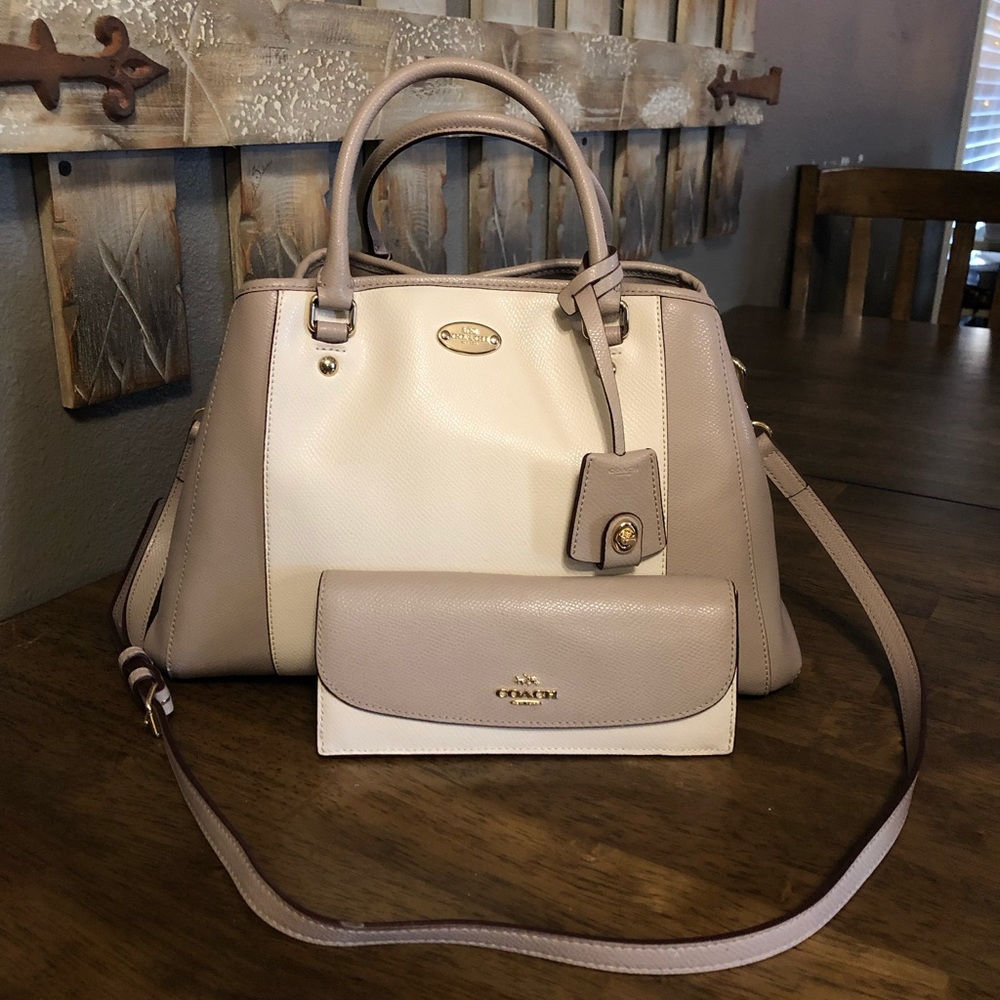 Coach purse & wallet combo FREE GIFT INCLUDED